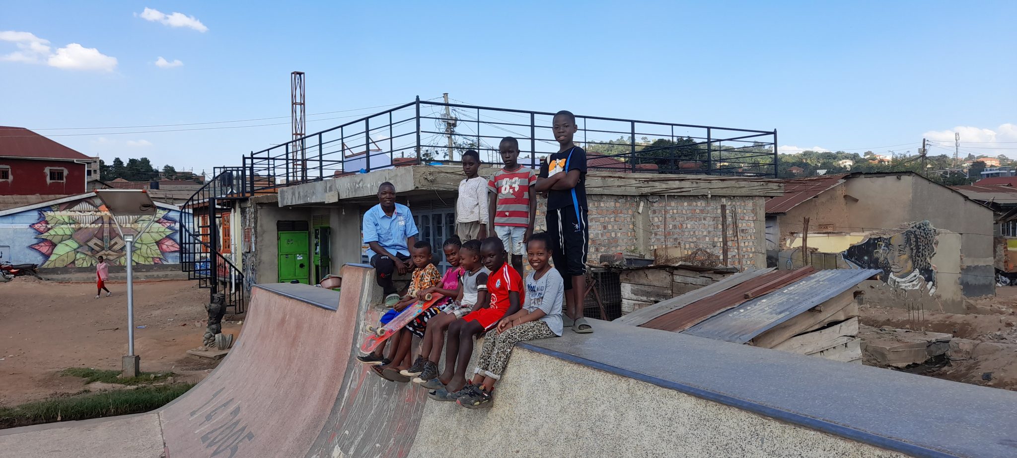 Libros, patinetas y mucho asfalto en Kampala