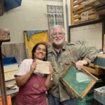Taller de creación papel artesanal con ArsNigra en Bogotá - Febrero 2025